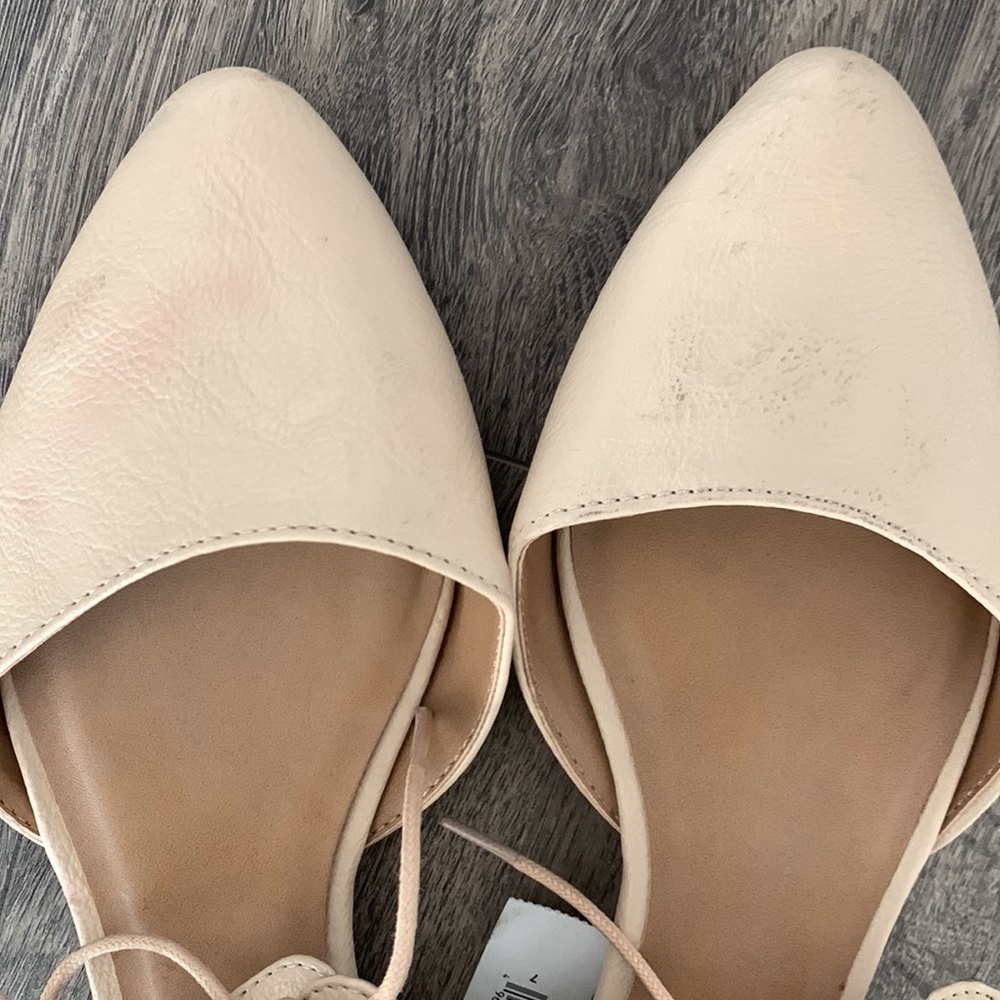 Beige flats - Picture 2 of 3